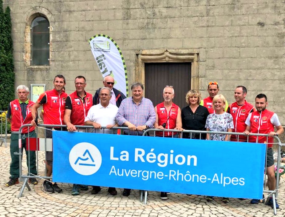 DinoCinieri's tweet photo. Le #PilatTrail est une course nature avec 98% de sentiers situé dans le @PilatmonParc et au départ du village de #Véranne !
Toute l'équipe nous a convié, avec ma suppléante @SylvieBonnet_42, à un trail incontournable (la 31ème édition). (1/2) https://t.co/MYj9mPdKtN