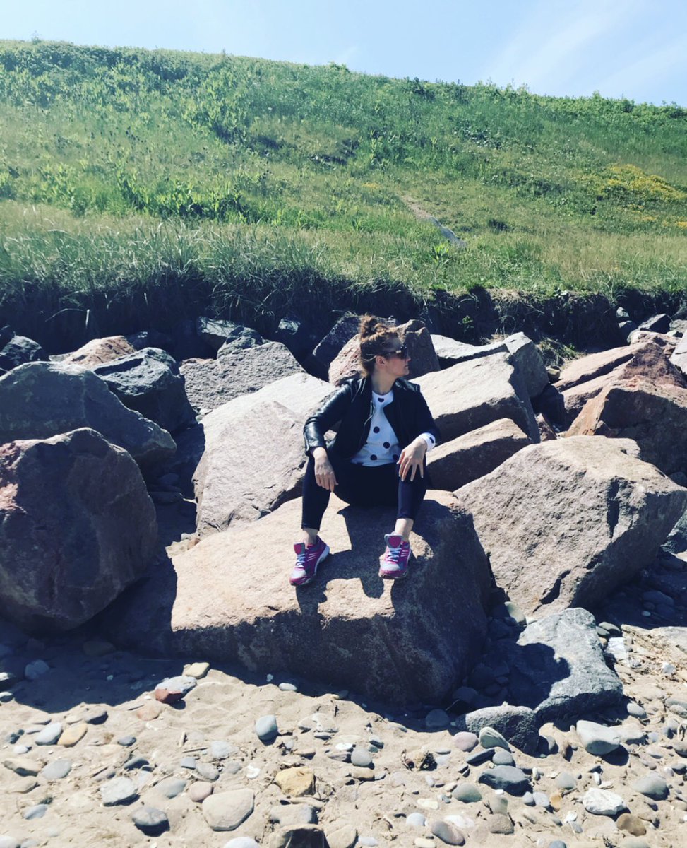 helmslou's tweet photo. Having fabulous fun on Mappleton beach today @AndrewRWhite @WalksBritain sun gazing, chasing waves and taking in the beautiful scenic views Sunday Walking #Funday #beachlife #beachloving #beachfun #beachday #familytravel #familybeachfun #AdventureTime ❤️X https://t.co/dlOX80jEPY