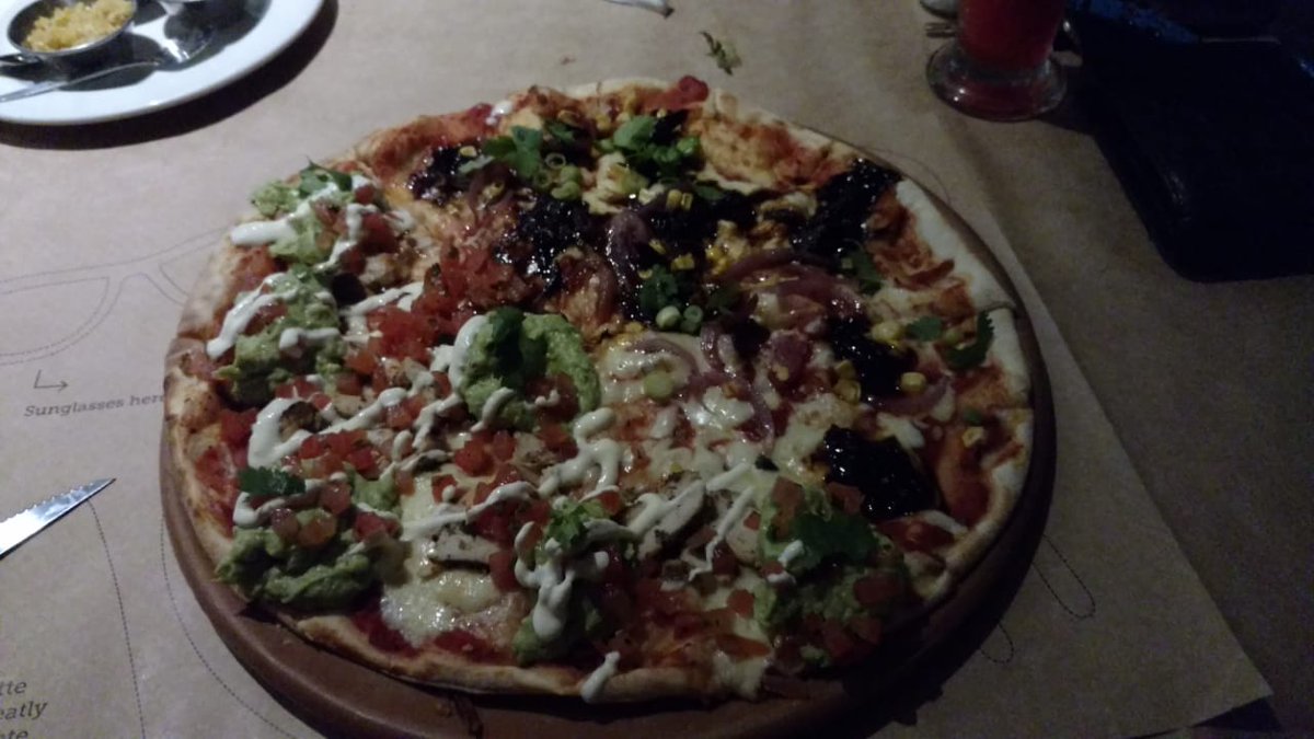 KoenJenny's tweet photo. @ColCacchio 
#AddAnAvo
Always great pizza!! https://t.co/ikAaxTs0mu