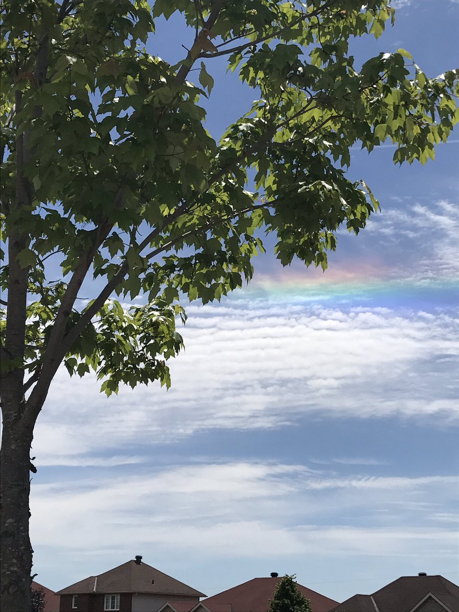 IngridGingras's tweet photo. Fire rainbow spotted in the #Gatineau sky today. Apparently a rare phenomenon. #firerainbow #ottnews https://t.co/F9BtwqXKgZ