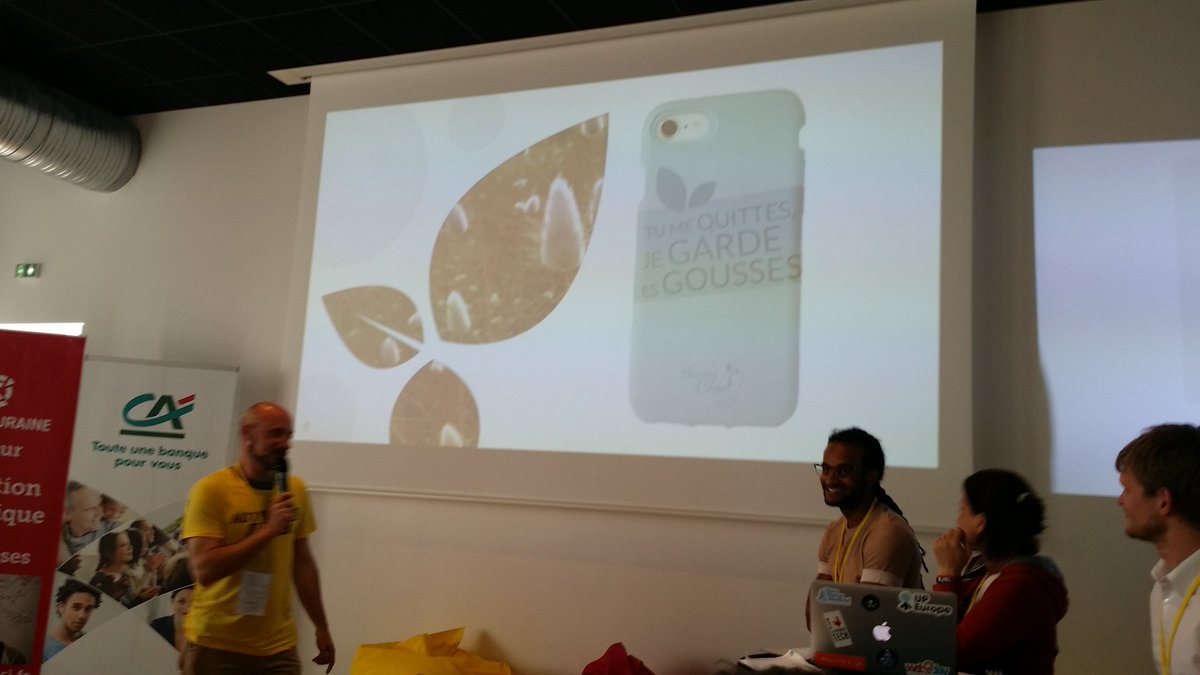 EcoJBS's tweet photo. Équipe n°10 #happycase -le coque de téléphone portable #biodégradable qui fait pousser des plantes en fin de vie. #SWTOURS #coupdecoeurecolo 😍 hein @WWFFrance ? https://t.co/dUsFS2yOYo
