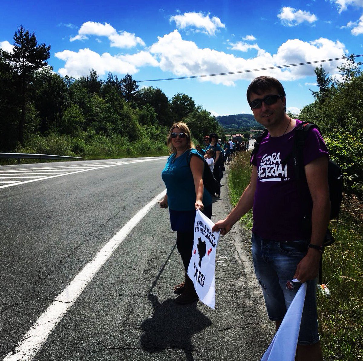 sara_mujika's tweet photo. Har dezagun bidea, gure esku dago ta! 
#BasquesDecide #basquesdecide #gizakateae2018 #174Km @GED_Izal  @GureEskuDago @aurrerabolie @urresta2 https://t.co/AjND4n6oyw