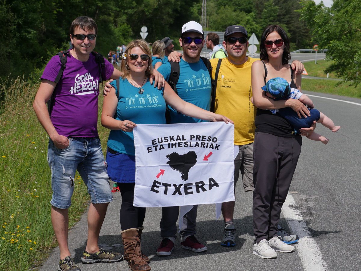sara_mujika's tweet photo. Har dezagun bidea, gure esku dago ta! 
#BasquesDecide #basquesdecide #gizakateae2018 #174Km @GED_Izal  @GureEskuDago @aurrerabolie @urresta2 https://t.co/AjND4n6oyw