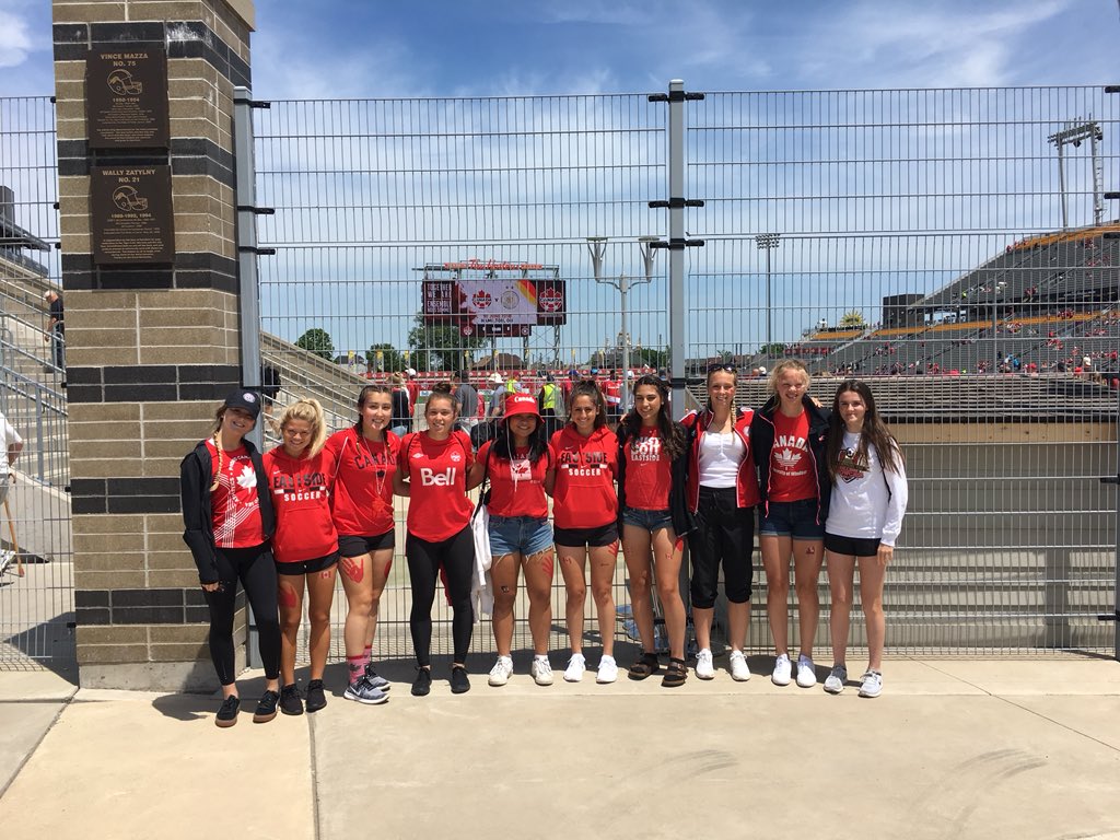 emma6douma's tweet photo. Eastside Kickers 2001 ready to cheer on Canada! https://t.co/dHrnKrKK3Z