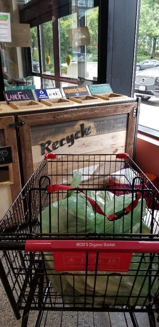 LeadersinEnergy's tweet photo. Thanks to MOM's for the delicious food at our Green Leaders Retreat. We dropped off our compostable waste at the store today and gave a special thanks to Jon McClimans, MOMs General Manager in Arlington, and to Anna Lipari for attending. #LECURRENTS @MOMsOrganicMrkt @LECONNECT https://t.co/FgkmslxgjD