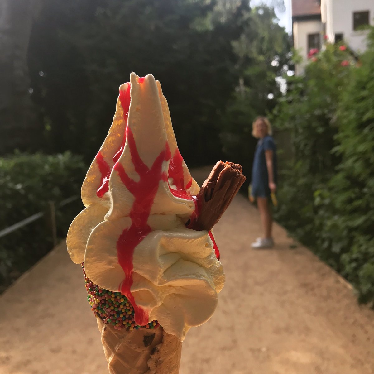 MEGNALEX's tweet photo. Today we ate our weight in roast dinners and brownies and ice cream and swam and made ‘a fifteen minute sketch’ for Peopling the Palace(s) on Saturday night @QMULsed - join us and an amazing line-up of graduates from 5pm! https://t.co/w80L72swk0