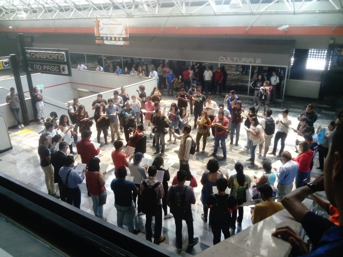 lilianpgi's tweet photo. #LeerNoEsUnDelito
Estamos en en metro chabacano exigiendo que la biblioteca "Benito Juárez" sea un espacio con acceso al público y sobretodo que este abierto.
#
@ATNAJU https://t.co/gaqi2LKGK2