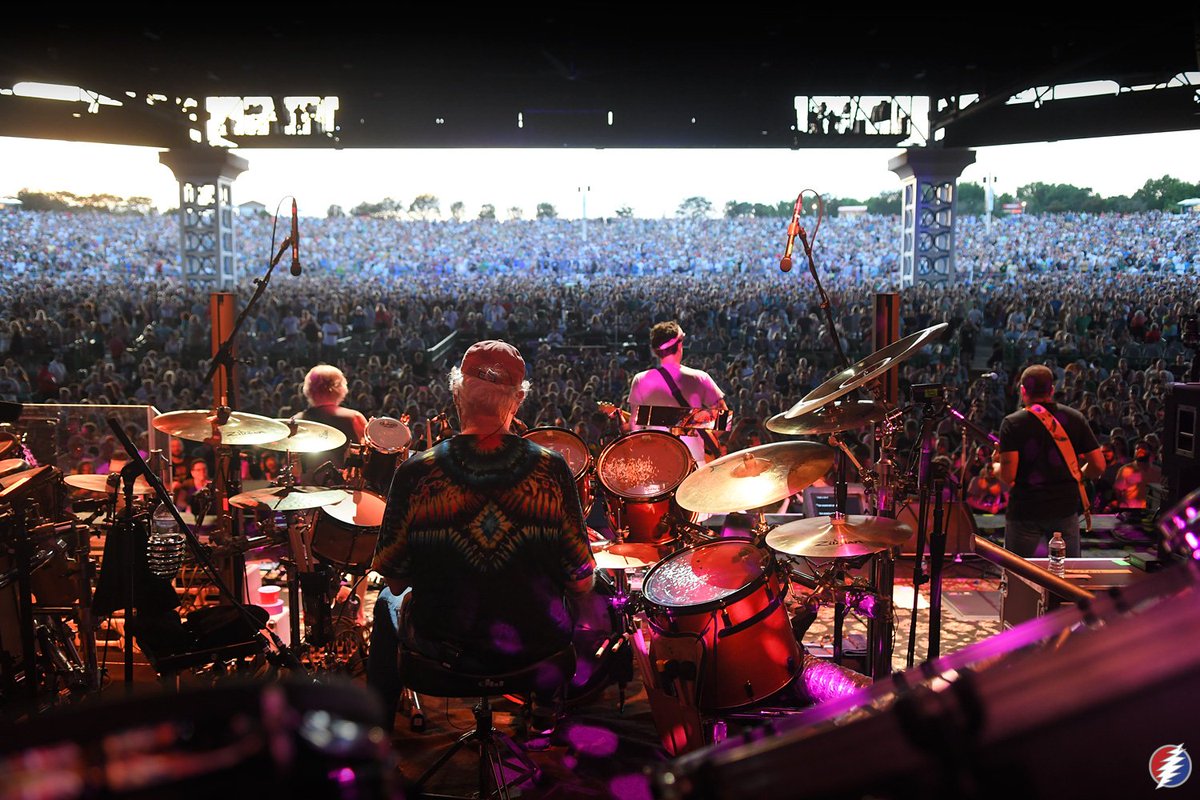 deadandcompany's tweet photo. What a night! Thank you, Raleigh. The entire show is available now via audio and webcast at https://t.co/Yg6RA2ziqV {📷: Katie Friesema} https://t.co/UCKcu3EhjC