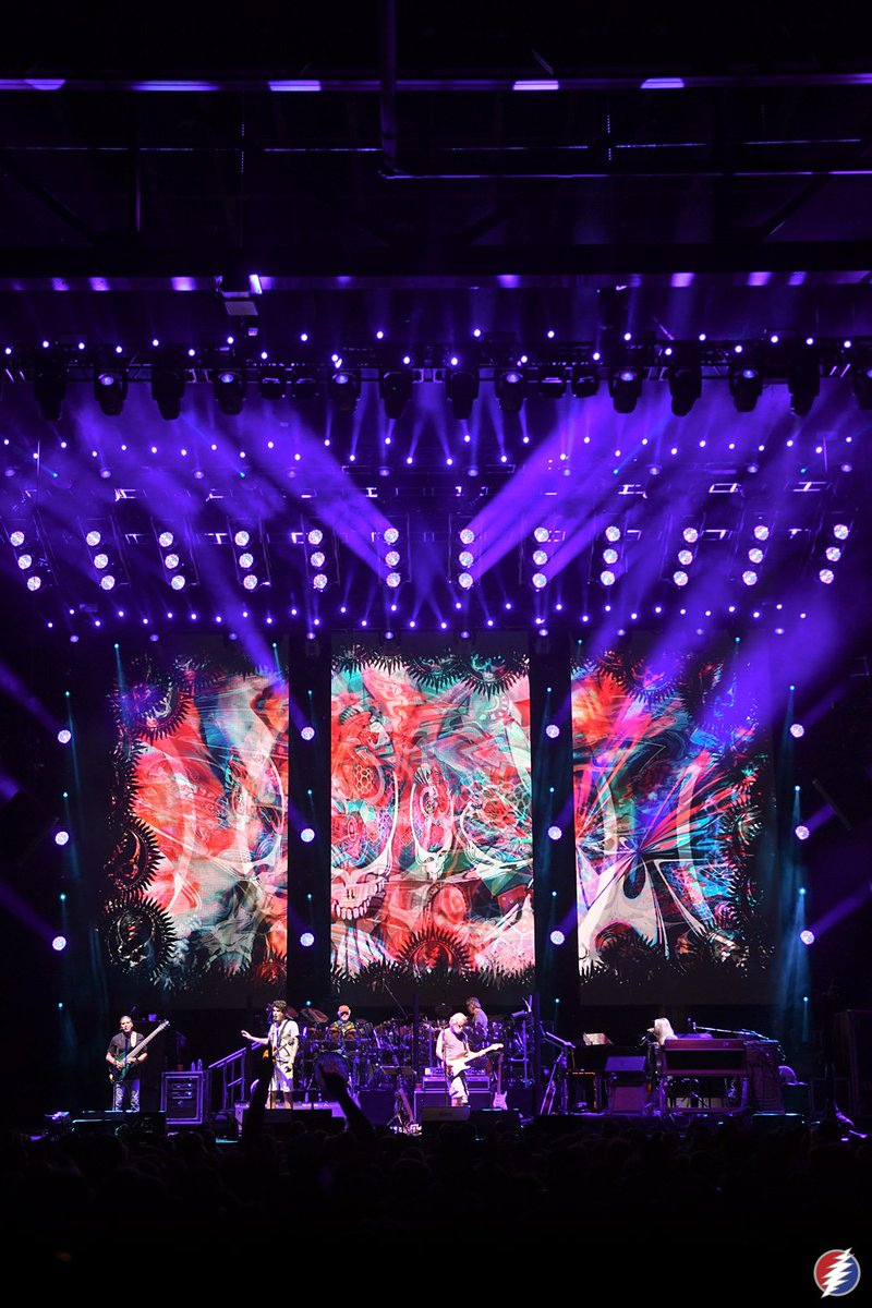 deadandcompany's tweet photo. What a night! Thank you, Raleigh. The entire show is available now via audio and webcast at https://t.co/Yg6RA2ziqV {📷: Katie Friesema} https://t.co/UCKcu3EhjC
