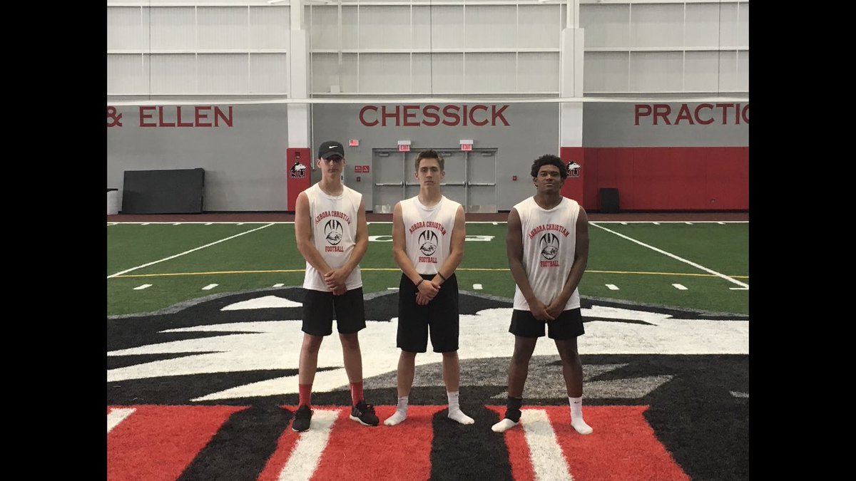ethan_hampton4's tweet photo. Great first varsity 7 on 7! Went 6-0! Can’t wait for this season🔛🔝🔜@cbeebe82 @Knperry20 @FootballAurora https://t.co/De3Vmeheu3