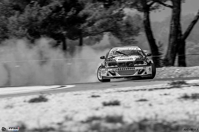 jonathan24drift's tweet photo. Chicos nos quedamos sin fotos! Necesitamos toda la ayuda posible para seguir llenando el instagram de color. ¿Tienes fotos nuestras? Mándanos un direct!

Agradecimientos a nuestros patrocinadores:
-ITS RACING FRANCIA (@Maxwelcamu)
-Hecapo
-@grupoheca
-www.SEMI-SLICKS.com
-A-… https://t.co/uqVKSWFyaq