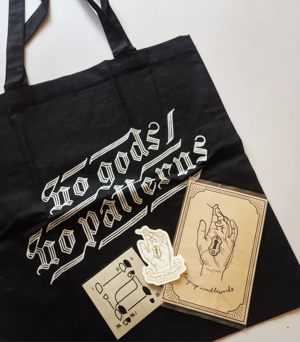 LaBuentiemperia's tweet image. Llegó mi bolsito de #NoGodsNoPatterns con unos mini extras de #Tinycup. 🖤📬