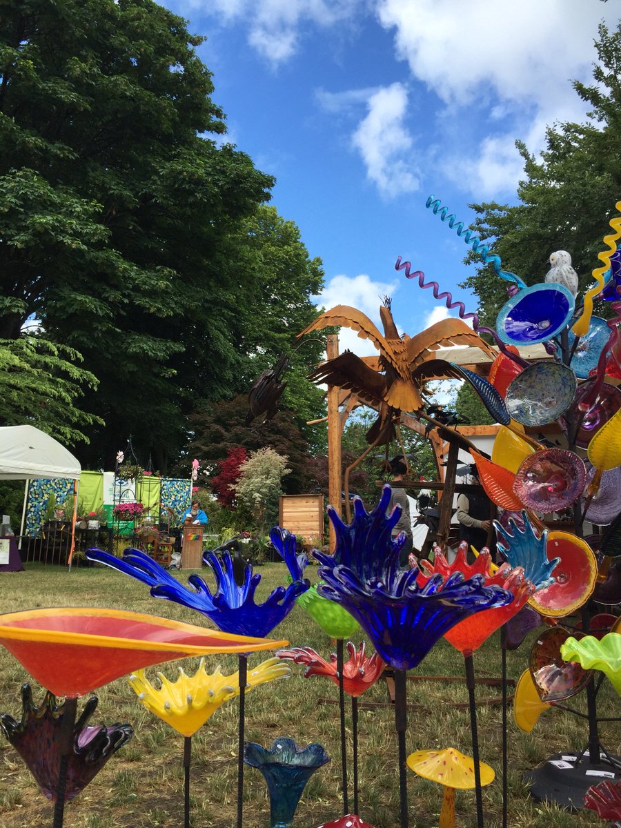 Conserve_WA's tweet photo. #Sorticulture is a charming event! Check it out! Music, arts, gardening, nature... and the air even smells like petunias! There will be a planter painting activity until 2pm. We’ll be up here in @EverettCity until 4pm. Come say hello!
https://t.co/V00wQHGIcW https://t.co/EzECVv18DO