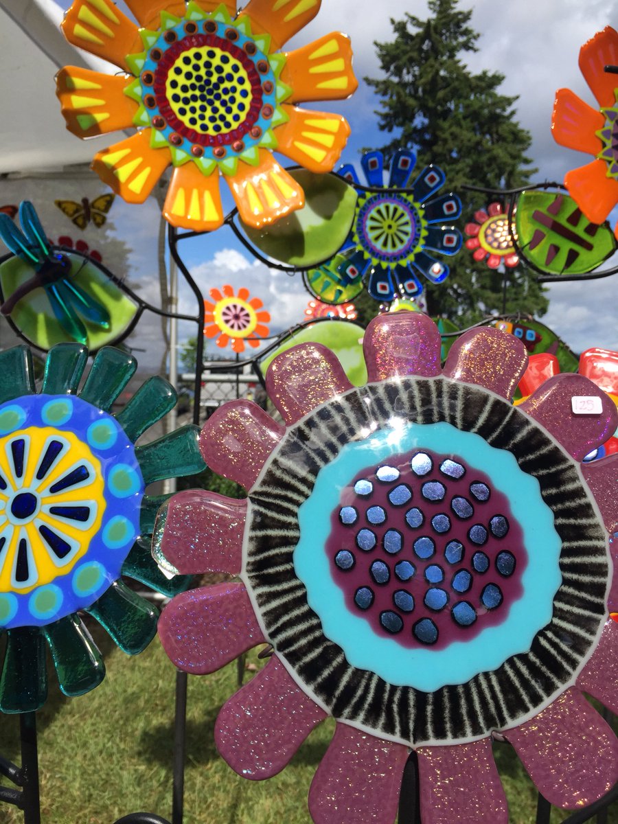 Conserve_WA's tweet photo. #Sorticulture is a charming event! Check it out! Music, arts, gardening, nature... and the air even smells like petunias! There will be a planter painting activity until 2pm. We’ll be up here in @EverettCity until 4pm. Come say hello!
https://t.co/V00wQHGIcW https://t.co/EzECVv18DO