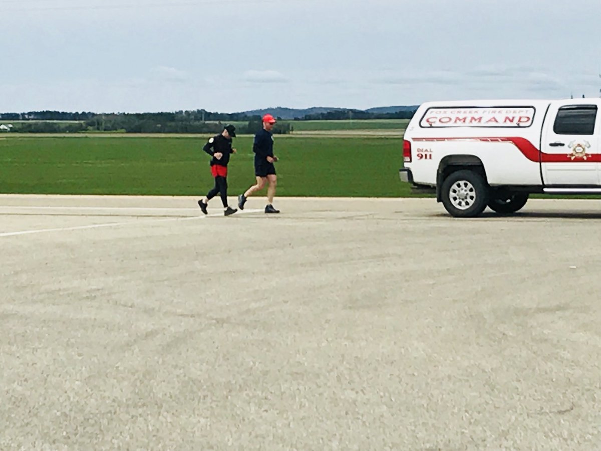 Trending55_News's tweet photo. Northern Sunrise County’s Deputy Fire Chief Julien Bergeron hits #Fairview this morning! His 5 day mission to raise awareness for firefighter #health and #fitness, and #support the families of fallen  #firefighters. #PeaceRegion #Alberta https://t.co/lWv2KBAM11