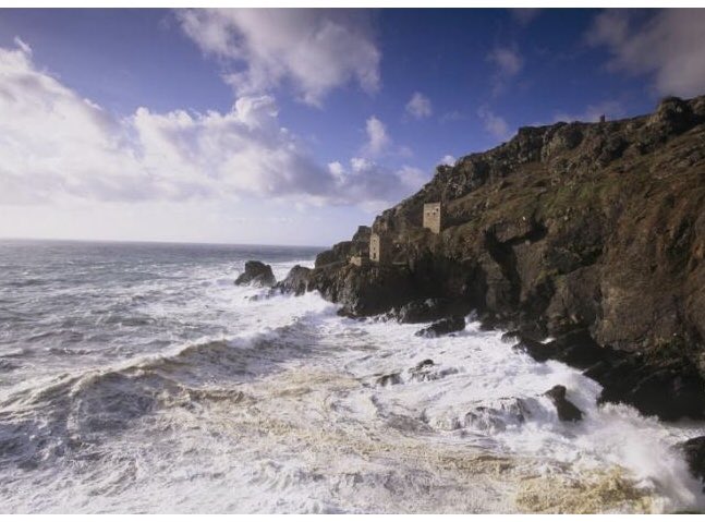 ILoveCornwallUK's tweet photo. Don’t forget that @PoldarkTV is back on our screens tonight! Make sure you tune in to BBCOne at 9PM. Here’s some of our favourite Poldark filming locations 😍 #Poldark #Cornwall https://t.co/7szLgg8s2N