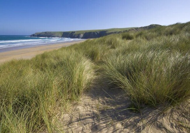 ILoveCornwallUK's tweet photo. Don’t forget that @PoldarkTV is back on our screens tonight! Make sure you tune in to BBCOne at 9PM. Here’s some of our favourite Poldark filming locations 😍 #Poldark #Cornwall https://t.co/7szLgg8s2N
