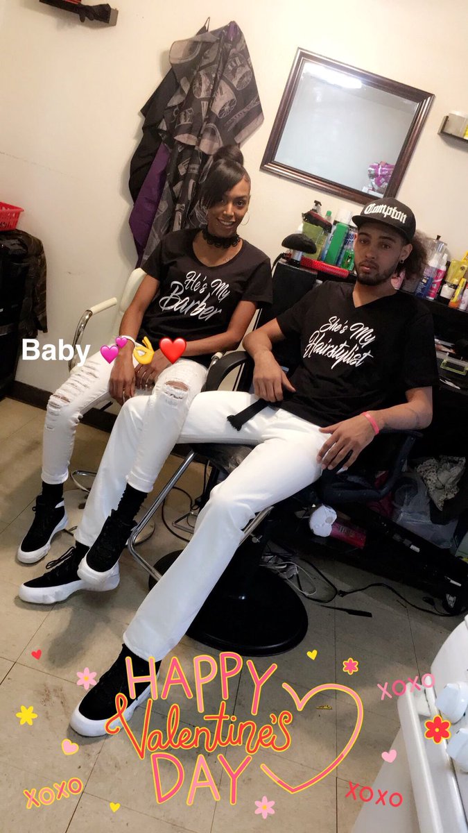 TyeSmith93's tweet image. He's my barber 💇🏽‍♂️🤴🏽
#craigsizzarhandz

I'm his hairstylist 💇🏽 👸🏽 
#hairbytye