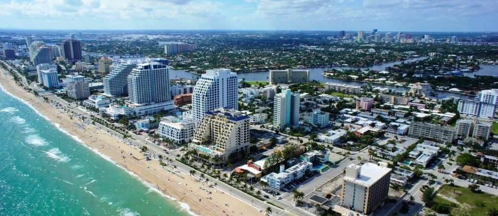MsUlaRealtor's tweet photo. FORT LAUDERDALE BEACH: AMERICA’S NEW RIVIERA IS ATTRACTING INVESTORS &amp; BUSINESSES
https://t.co/AdpR39VbjF
#southfloridarealestate #RealEstate #realtor #realestateinvesting https://t.co/kkgc4JNJ56