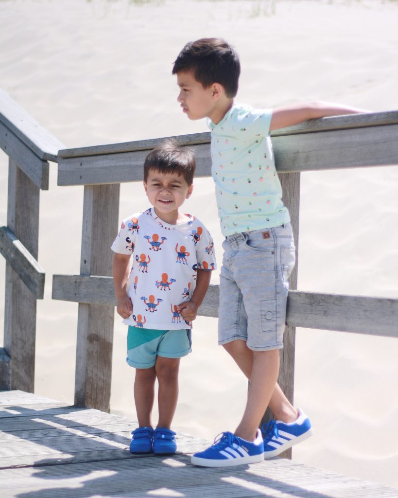 * TWINNING BROTHERS *
De jongens gaan de zomer in met matching sneakers in een lekkere knalkleur!
Twin jij weleens met je kinderen of de kinderen met elkaar?
-----> wp.me/p4fIUP-2UM minimodeblog.nl/online-shops/t…