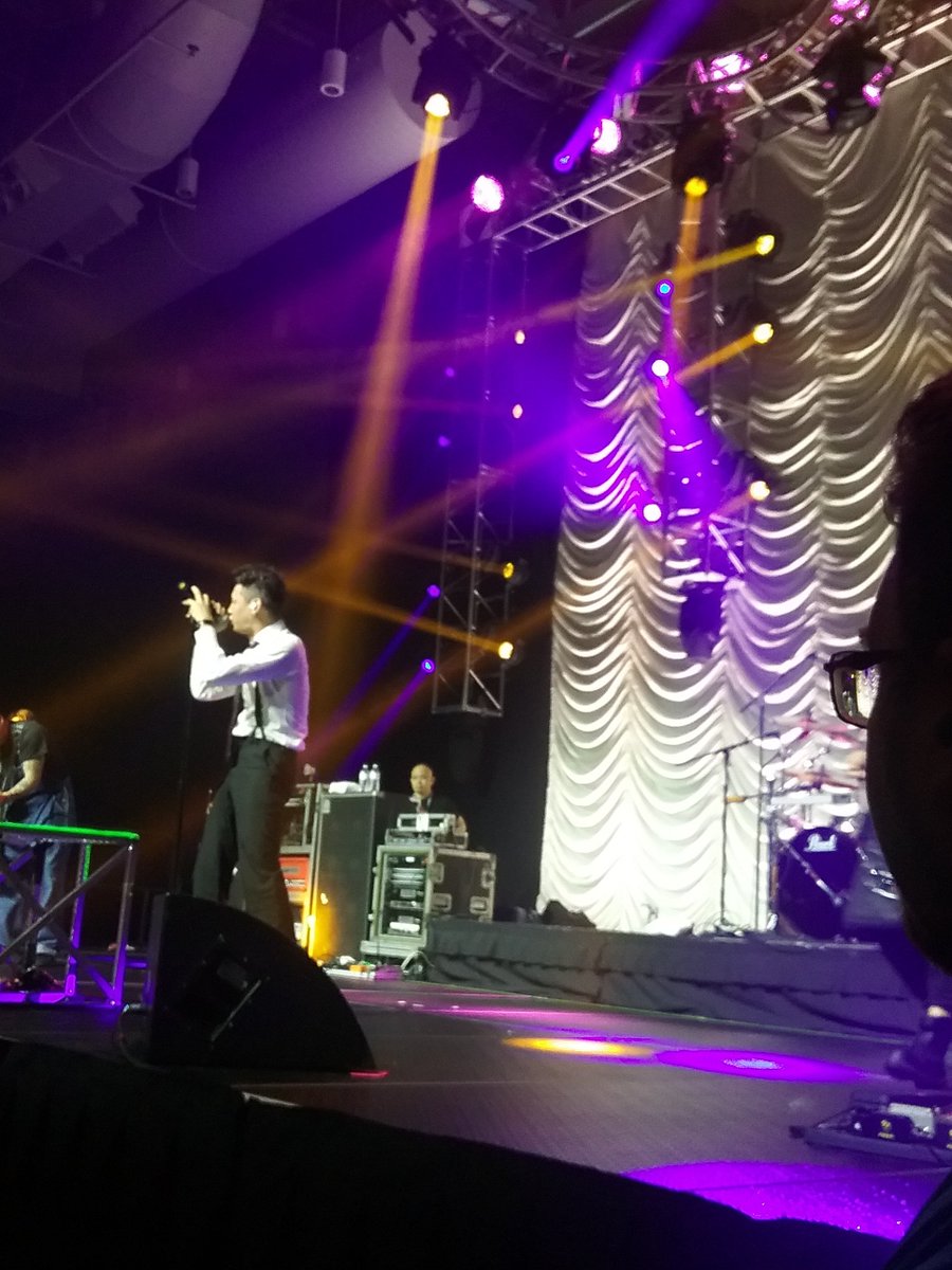djsakura666's tweet photo. γγγ«γ‘γ―!! Still recovering from my DM hangover, but moving back to #obliviondust #jrock #iheartjrock #dailylove #animenext2017 , sorry my photos are not the best https://t.co/tltD0xwYIa
