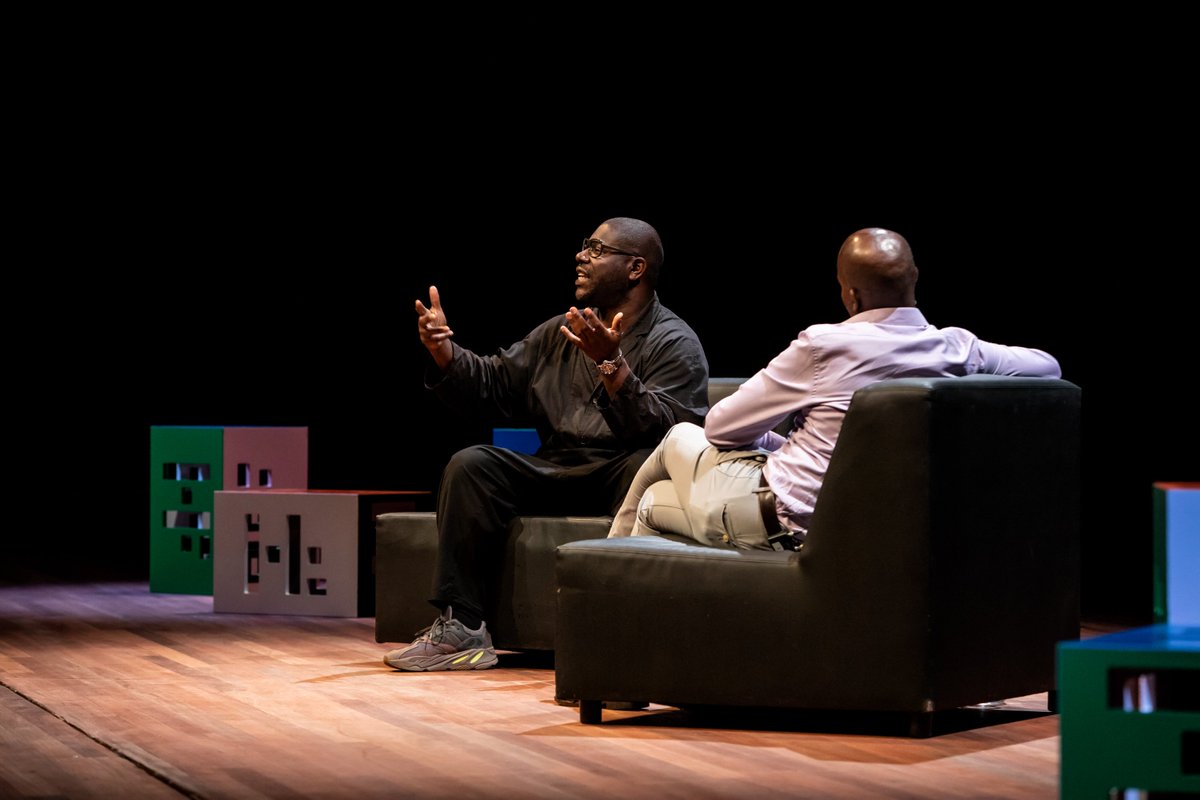 Vanmiddag sprak Steve McQueen over Paul Robeson, de Amerikaanse zanger en acteur die zich inzette voor de emancipatie van de Afro-Amerikaanse gemeenschap. McQueen maakte de video-installatie End Credits over de politieke vervolging van Robeson, die nu te zien is <a href="/loods6/">loods6</a>