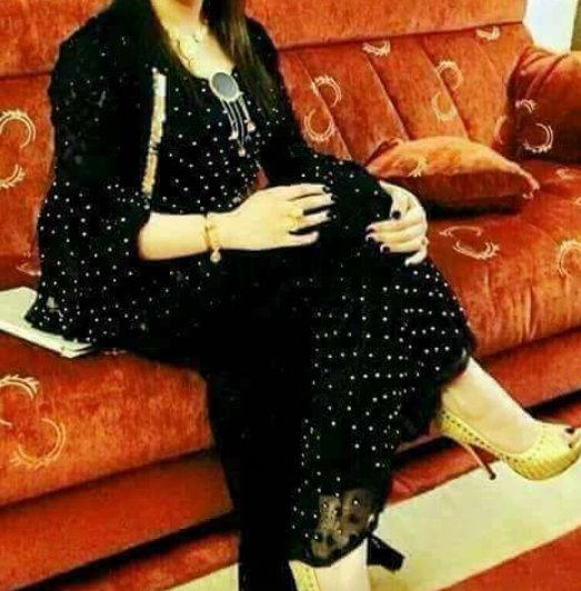 jx6JIEQZykNB1ON's tweet image. سأل أعزب رجل حكيم: أحقاً ما يقال أن الرجل لا يعرف المصائب إلا حينما تأتيه المرأة؟
فأجابه: بل أنه لا يعرف قيمة المرأة إلا حين تأتيه المصائب.