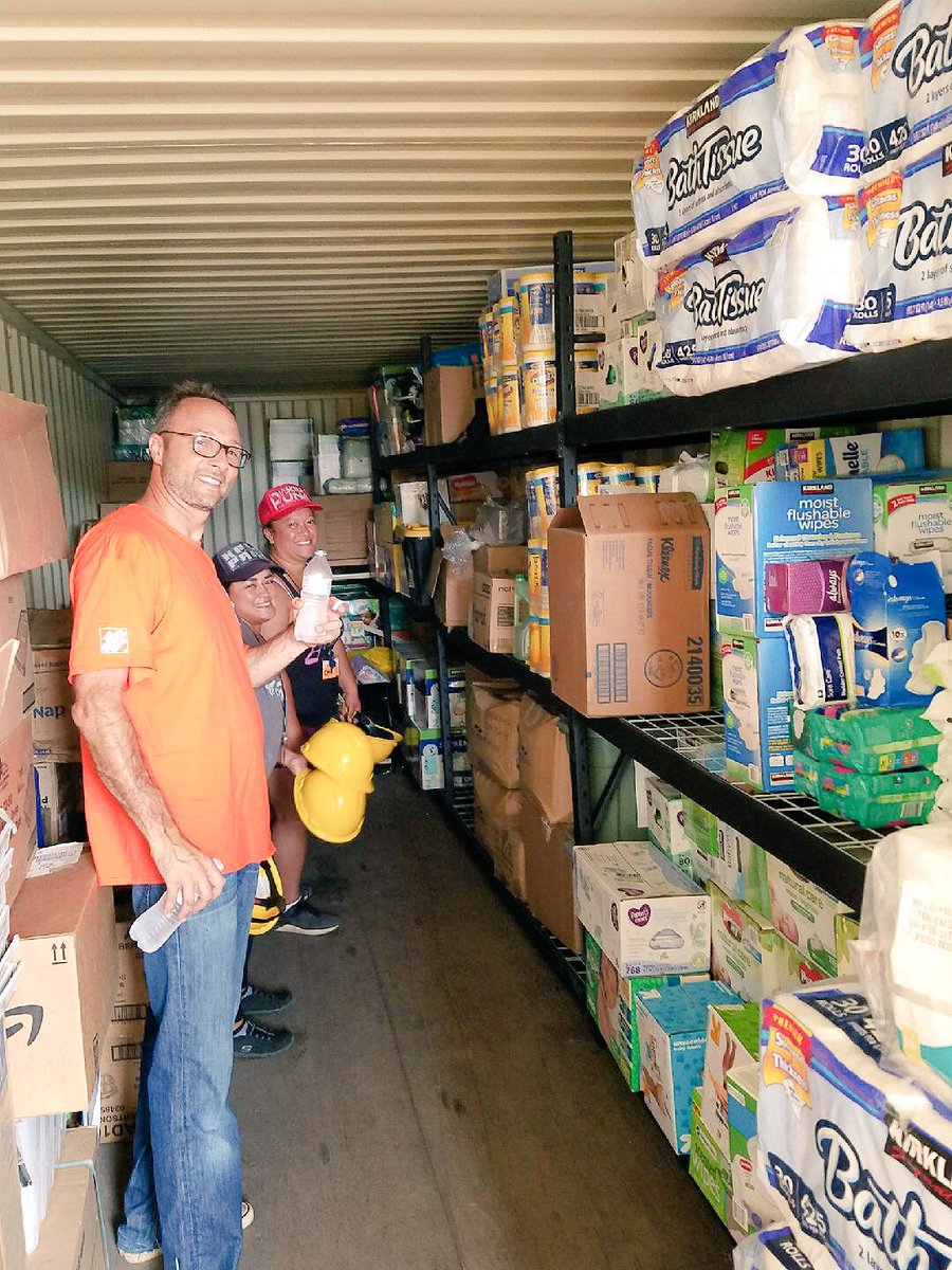 fatiyamasaki's tweet photo. 🌴District 284~ We are Hawaii 🌺#TeamDepot at the Pu’uhonua o Puna Hub building metal racks to reorganize containers to fit all donations that are pouring in from donors.  @JabarrBean @FJoanou @TeamDepot_Ryan @TeamDepot #BeforeandAfter #PrayForPuna https://t.co/ZTgdQkTkXY