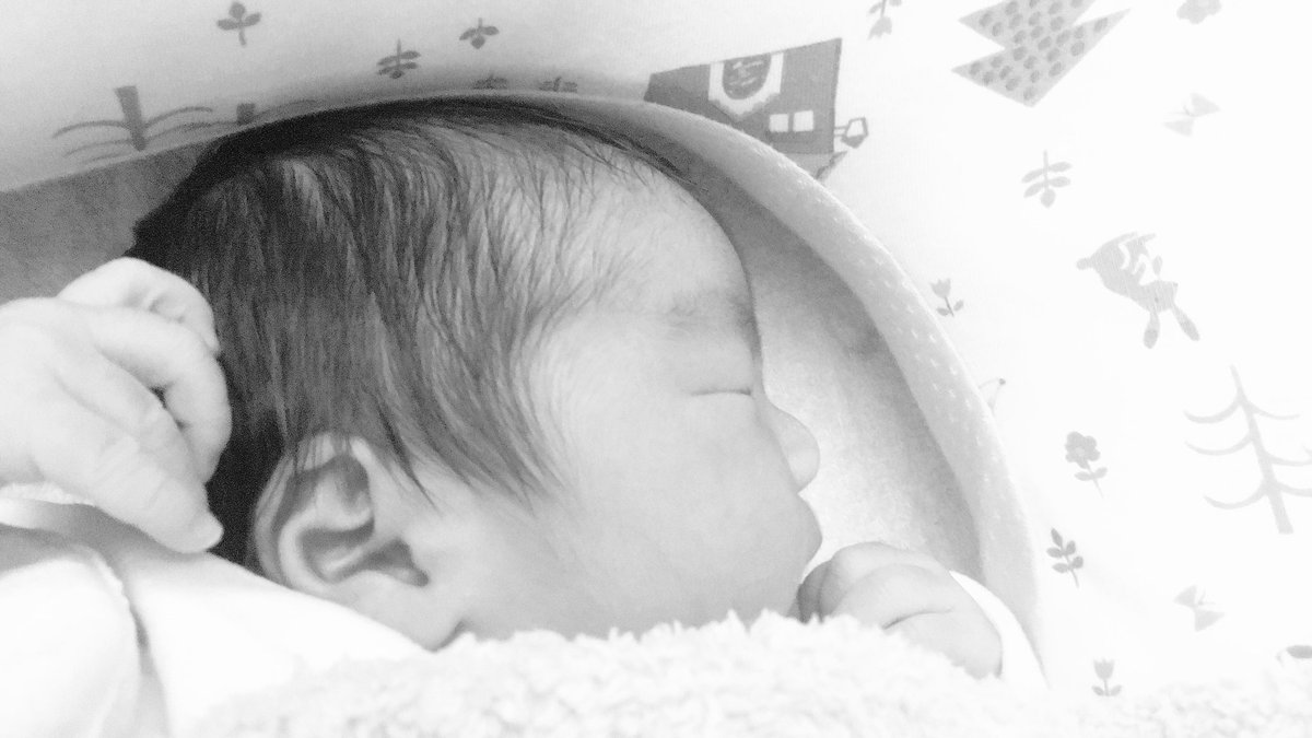 紡いでもらう
送るしかできず非力
見えない  想い泣く世は泥
日暮れ  欲しがり  乾く。

乾き  から受けた？
価値あるこれ。
そう、また出逢えた
待ってた
もうだめ
それでもまだ？
いや、どこへもいけない

絶大な予感は重たく  そう
 
潤い

関係ない、どうやら愛している。
グッナイ   また会おう