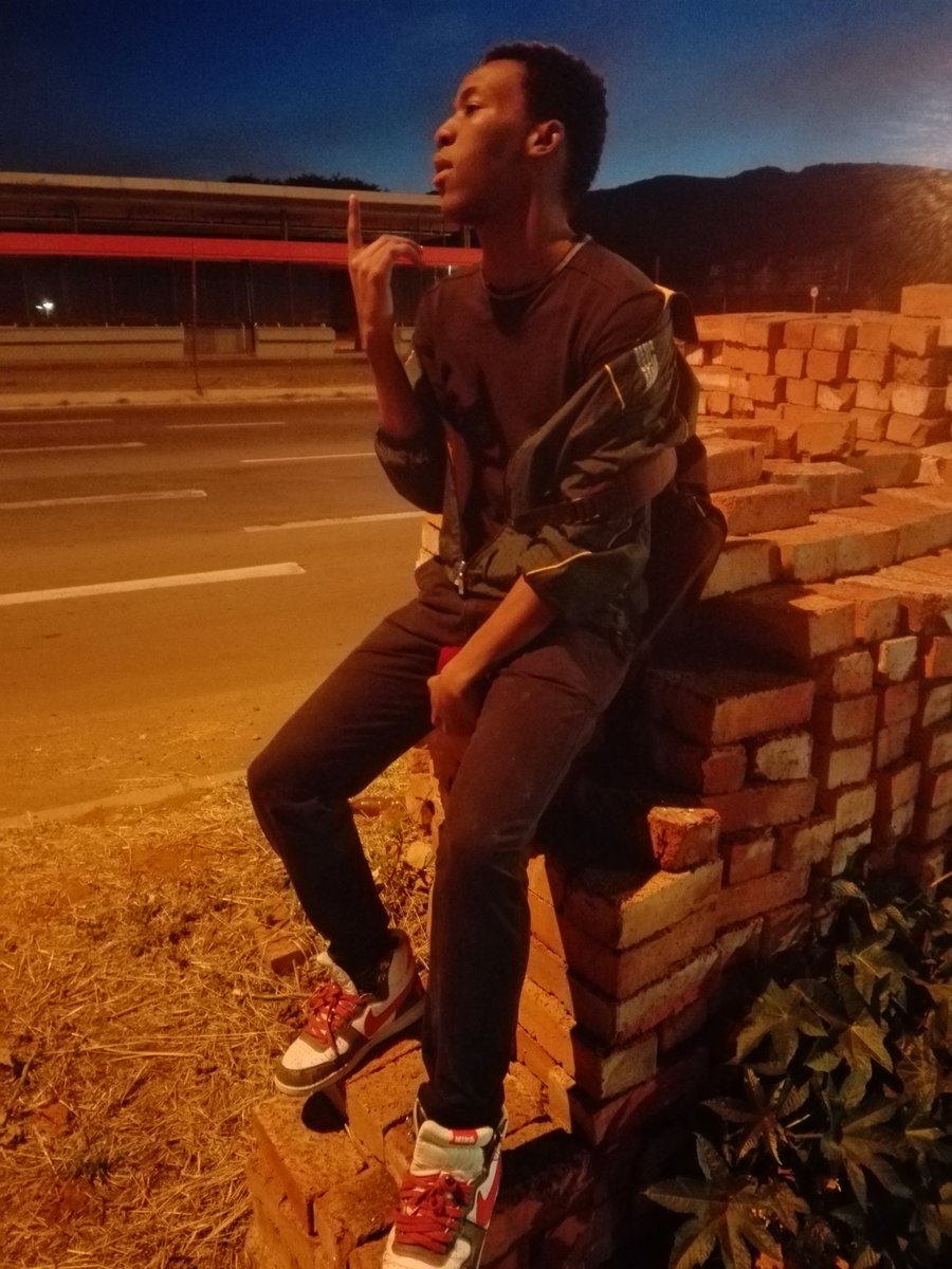 dayornfans's tweet photo. nikkas wait outside to tell you they've seen you on TV😂😂😂
FUCK YEAHHHH YOU DIGG🤘 https://t.co/Womu8kC0Km