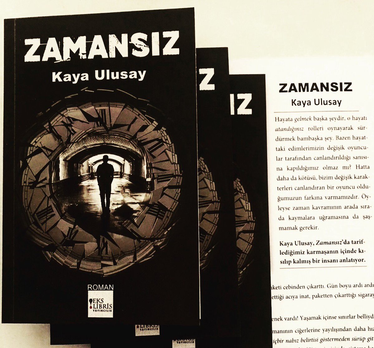 “Sigarasını yakıp dumanını ciğerlerinin tüm hücrelerine kadar çekti. Yaşadığı hayatın kendisine ait olduğundan şüpheliydi artık.”

m.kitapyurdu.com/index.php?rout…

<a href="/kayaulusay/">Kaya Ulusay</a> #zamansız #kitap #kitapyurdu #kitaptavsiyesi #yenikitap #edebiyat #roman #yazar #yeniçıkanlar