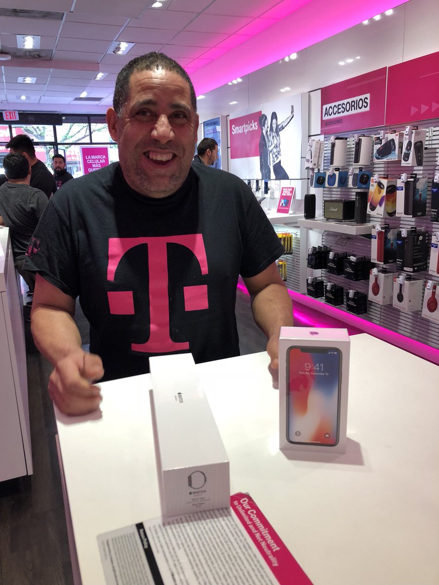 SJuehrs's tweet photo. You know itโs going to be a great day in Queens West in our Junction &Roosevelt store when your favorite customer walks in wearing a tmobile shirt and takes advantage of bogoho #Junctionstrong #BQLI @lpetrone9 @JonFreier https://t.co/WaaR44b7Qa