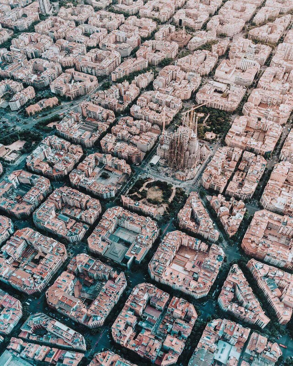 BankruptnBroke's tweet photo. Barcelona from the sky https://t.co/Q3SwPHS9rr