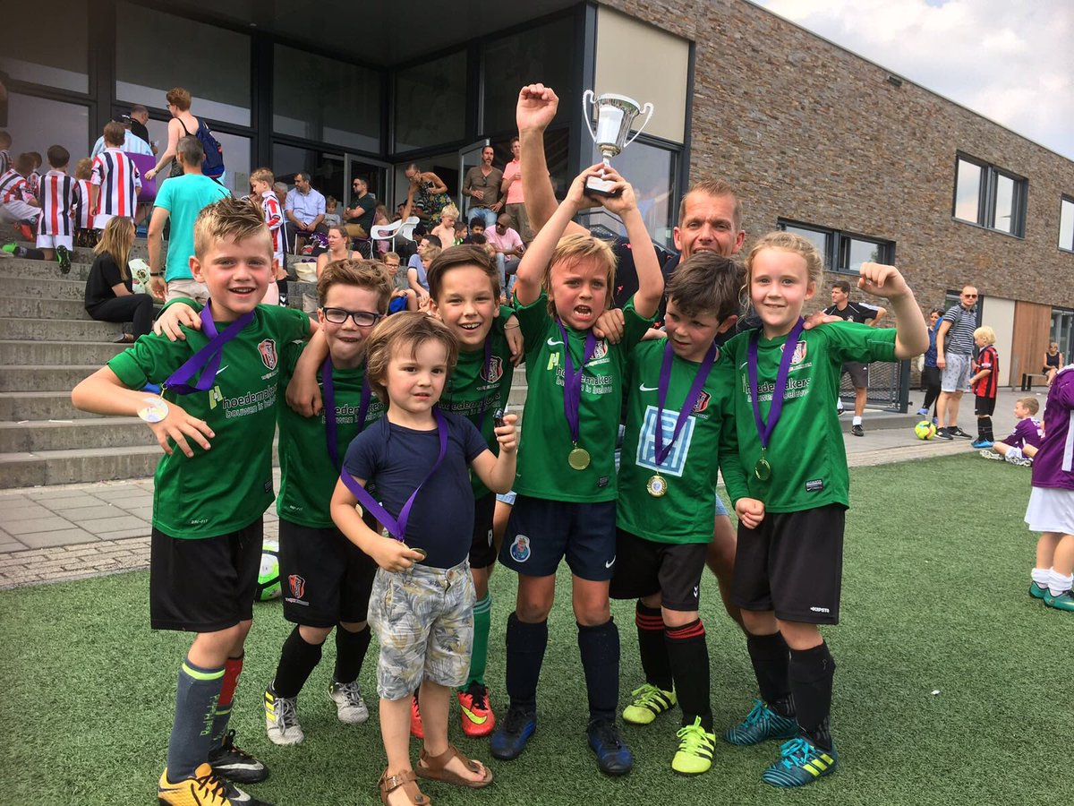 maaikedriessen's tweet photo. Mooi toernooi gewonnen bij @FC_Engelen trots op de kanjers van JO7 OJCROSMALEN #toernooi JO8 https://t.co/kolt8OBw5i