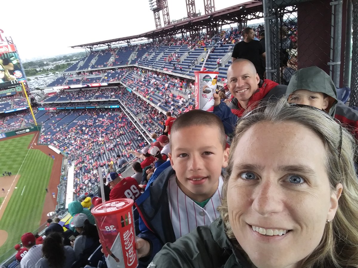 nmsmith13's tweet photo. The Smith Family is in town! 
 #philliesshareacoke https://t.co/RpccA3Aik2