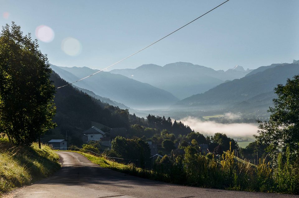 WhiteValleyCo's tweet photo. Summer holidays in the Alps, cool mornings, fresh mountain air, rising to warm afternoons    and amazing sunsets. Come and stay at the Lodge and Spa and make it your Alpine home. https://t.co/6qffzjmFFD