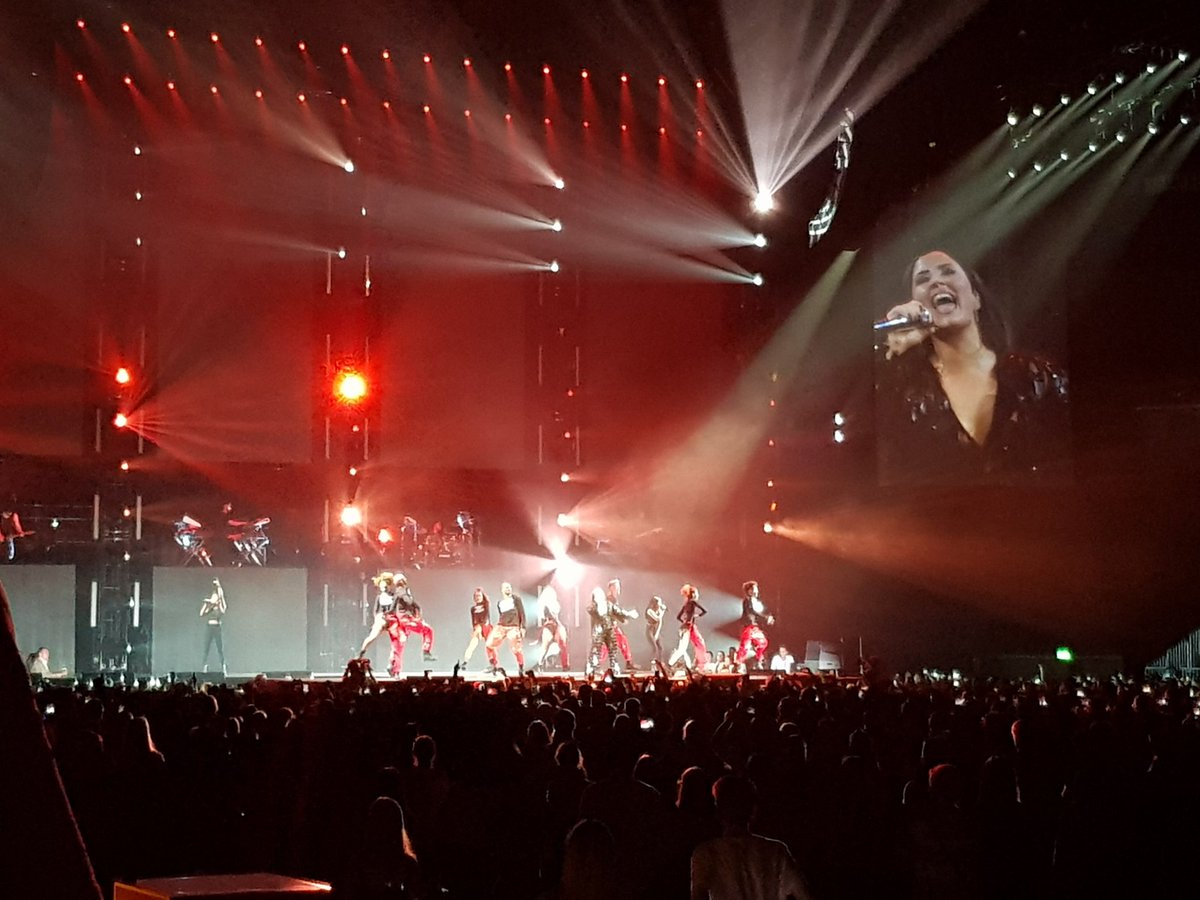 itsmariiieeee's tweet photo. Baby @ddlovato 
#TellMeYouLoveMeCologne 
#GetWellSoonDemi 
#TellMeYouLoveMeTour https://t.co/waoVYry60I