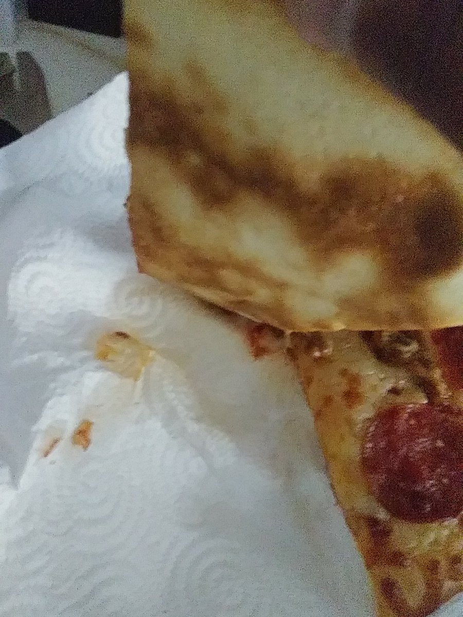 malmallucci's tweet photo. @littlecaesars  I can't enjoy my pizza cuz its so damn greasy why y'all pizza so greasy https://t.co/7LNUbTtBot