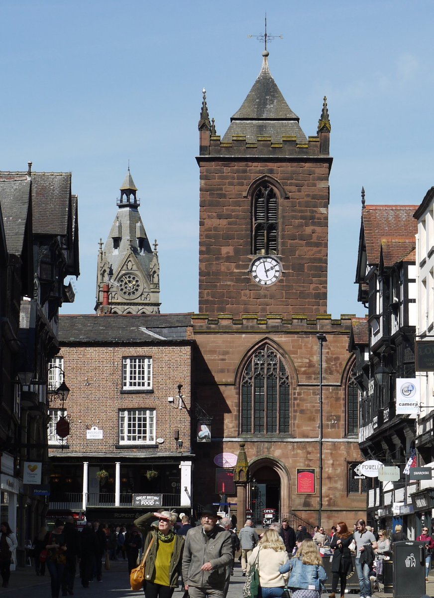 Dwuddy's tweet photo. Holy Trinity Church built at site of Roman West Gate &amp; so may have Roman rubble, as might St Peter's #CHBldg100 (no 16). Built on site of Roman HQ by Anglo-Saxons (see  https://t.co/bjFOasxKJp. ) St Peter's is official guild church #guildfact &amp; tended to be a bit radical https://t.co/Kcx9es29v8