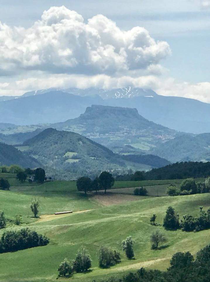 Francy_1975's tweet photo. #hometown #ReggioEmilia #PietraDiBismantova #LaPreda https://t.co/lwCjLMjRzR