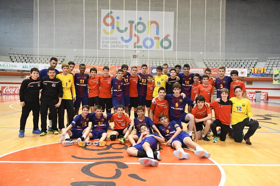 ValonmanoConV's tweet photo. #CDEInfantilBM 🏆 MASC | CLASIFICACIÓN FINAL 

🥇 @FCBhandbol
🥈 @CDUrciAlmeria
🥉 @iKasaBMMADRID
4⃣ @BMGranollers
5⃣ @balonmanopetrer
6⃣ Maristas Auseva
7⃣ @gijonjovellanos
8⃣ @BalonmanoArdoi https://t.co/XuTsRBwYye