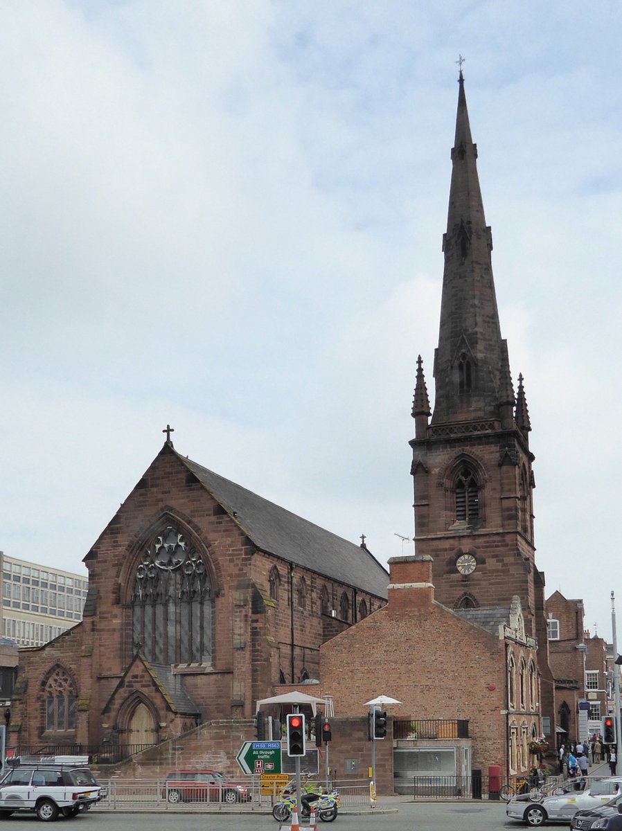 Dwuddy's tweet photo. Holy Trinity Church built at site of Roman West Gate &amp; so may have Roman rubble, as might St Peter's #CHBldg100 (no 16). Built on site of Roman HQ by Anglo-Saxons (see  https://t.co/bjFOasxKJp. ) St Peter's is official guild church #guildfact &amp; tended to be a bit radical https://t.co/Kcx9es29v8