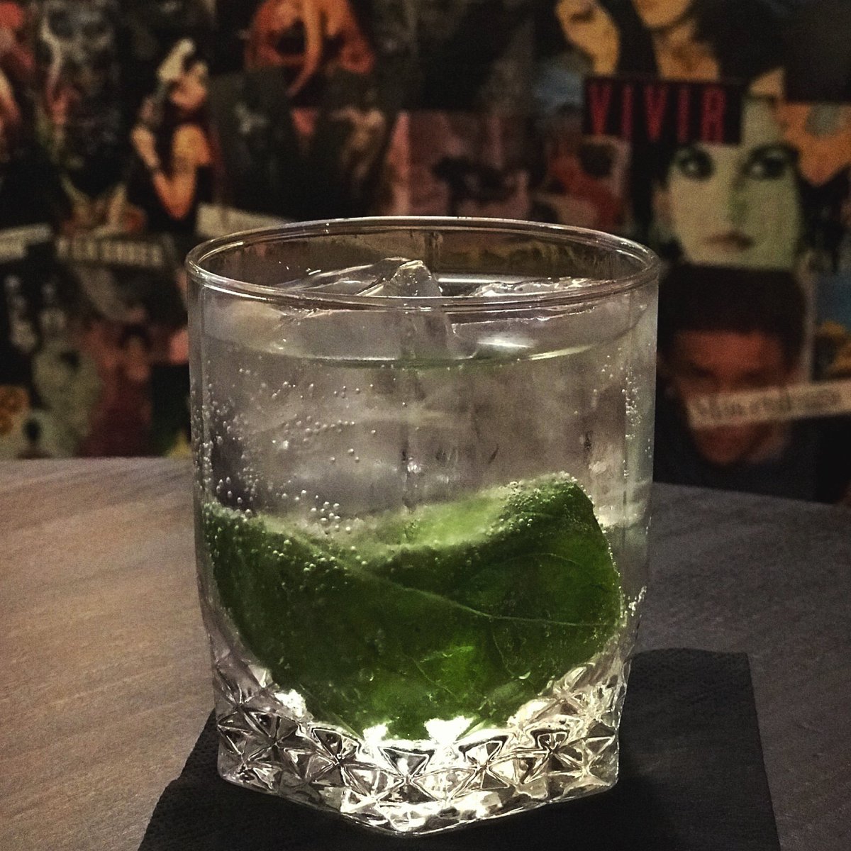 A mini #gintonic from @inaespaciocafeypiadina is the ideal way to end the week
#cocktailbars #cocktailsbarcelona #cocktailporn #cocktaillife #cocktailsofinstagram #cocteleriabarcelona #drinkstagram #officialbarcelonaapp #gin #drinksbarcelona #visitbarcelona #explorebarcelona