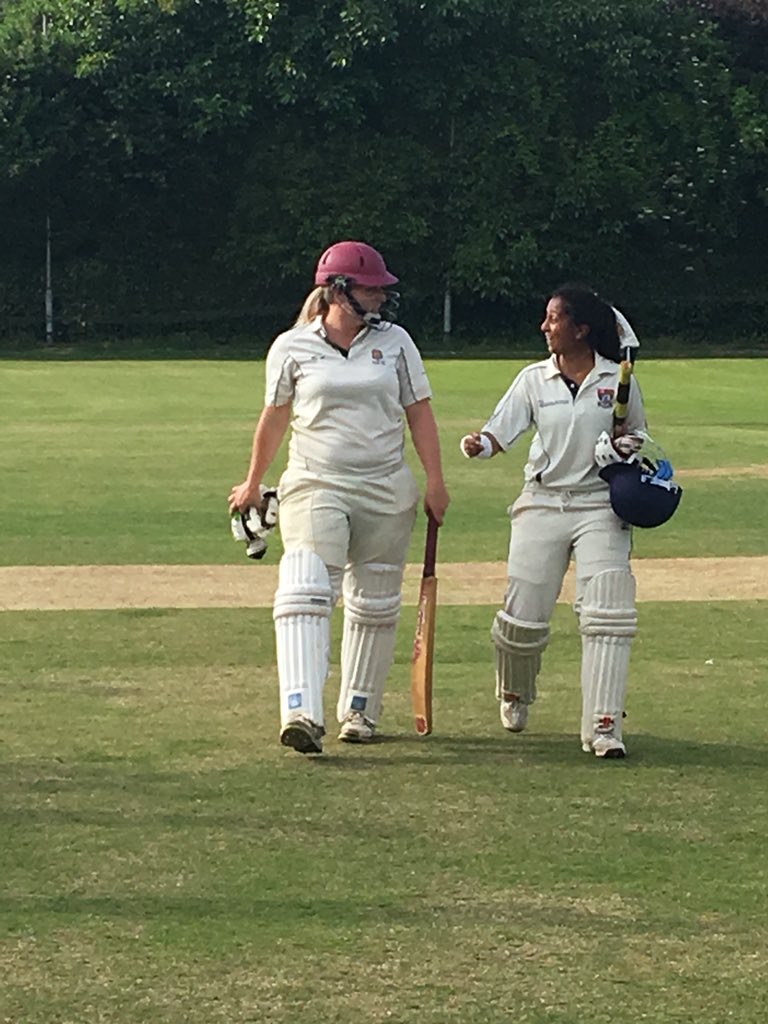 actoniansladies's tweet photo. @ActoniansLadies beat @HTLCC by 7 wickets. An excellent partnership by Alex (40*) and @ReshmaG16 (18*) saw us home in the 26th over 👏🏻🏏☀️ https://t.co/UFVqrBh5Ay
