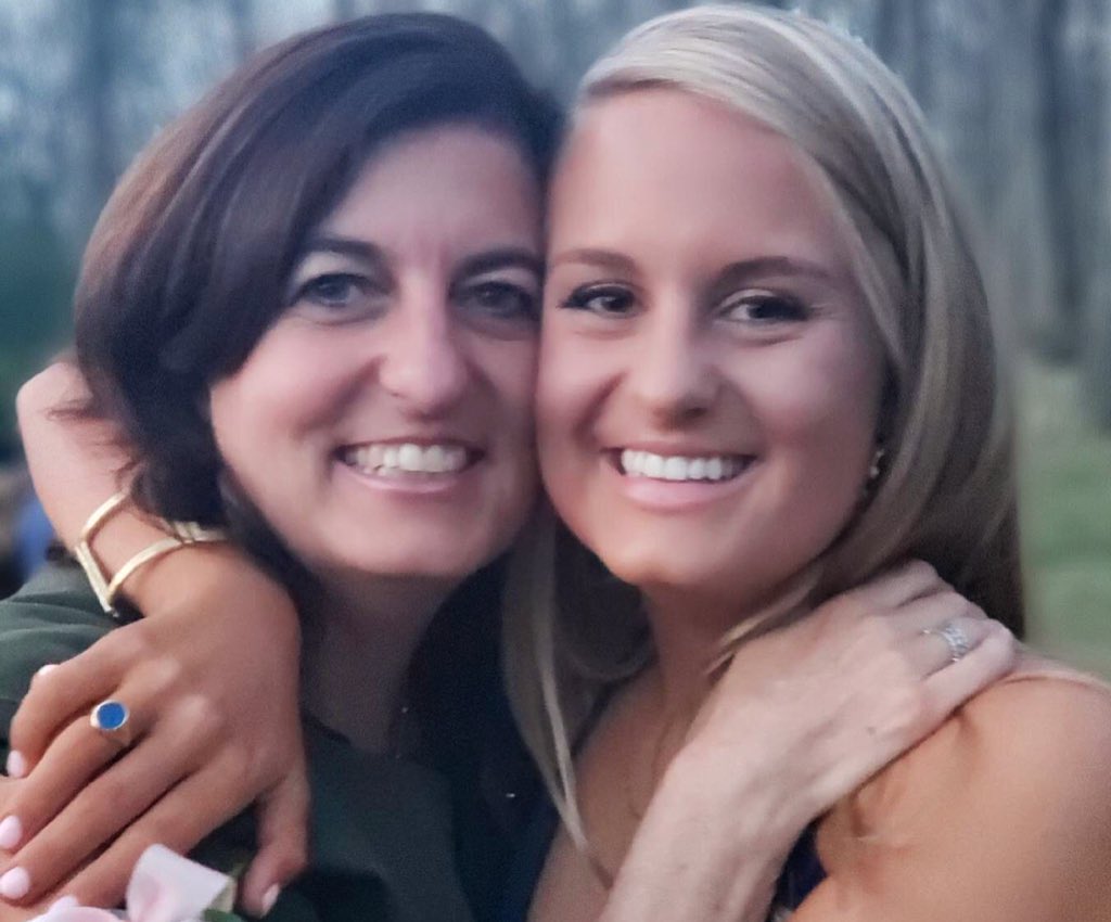 GarrisonForest's tweet photo. Leigh Smith ‘85 is excited for daughter, Becca, to join the GFS alumnae community! "In just 2 days we'll have another GFS graduate join our family. Becca leaves GFS with lifelong friends, wonderful, inspiring teachers and very special memories.” - Leigh ‘85 #GFScountdown https://t.co/iL08jBFOfC