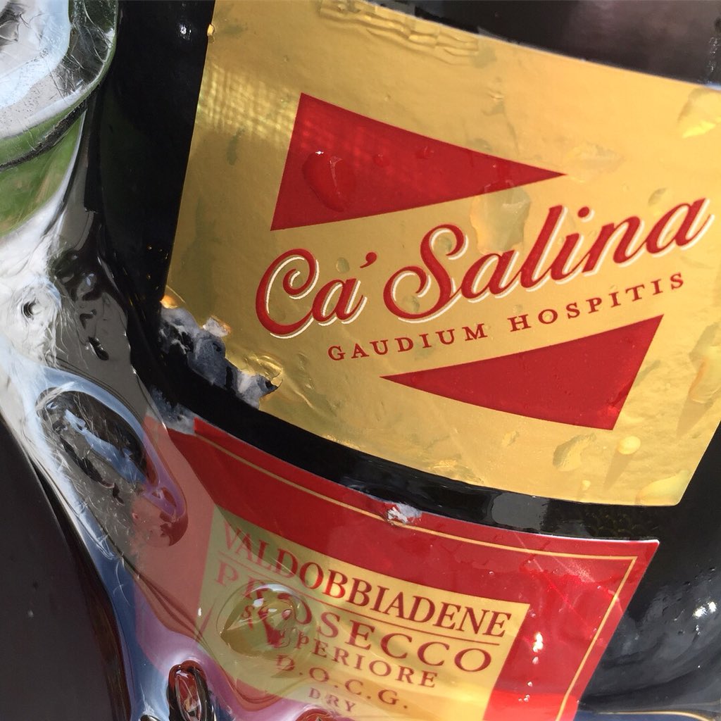 JustPerfectWine's tweet photo. Josiah’s favourite tipple... #Ca’Salina Dry #ProseccoSuperiore 😆 @WorldofWedgwood #Stokeontrent #convaldocg #Prosecco #casalinaweek 🍾🥂 https://t.co/yc3AGukiyZ
