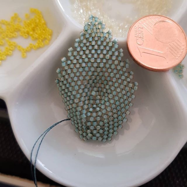 Other_Ryn's tweet photo. I think I've finally sorted out Russian leaves. This took me a few hours. Totally worth it.
#beading #tohobeads #russianleaf https://t.co/a8DfycHvLw