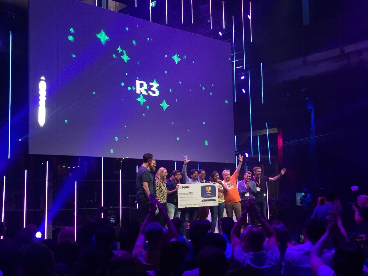 ABNAMRO's tweet photo. En de winnaar van de #BeyondBanking Days 2018 is ... R3! Ze hebben het meest waardevolle prototype gepresenteerd met de app GreenPay uit een sterk veld van 56 geselecteerde teams die 48 uur non-stop aan 'future banking solutions' werkten. Hartelijk gefeliciteerd! #valuablewaste https://t.co/7fycyHkQ90