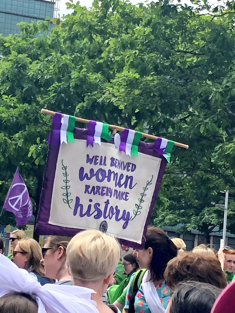 EileenChanHu's tweet photo. @Una_VIEW @CrawfordDorcas @mairead_mackle Most definitely! #makinghistory #WomensRights #RighttoVote Green, White and Violet = #GiveWomenVote ๐๐ fantastic day #PROCESSIONBELFAST https://t.co/hEnGRev28s