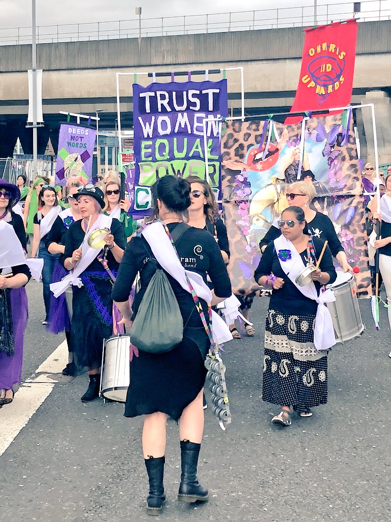 EileenChanHu's tweet photo. @Una_VIEW @CrawfordDorcas @mairead_mackle Most definitely! #makinghistory #WomensRights #RighttoVote Green, White and Violet = #GiveWomenVote ๐๐ fantastic day #PROCESSIONBELFAST https://t.co/hEnGRev28s